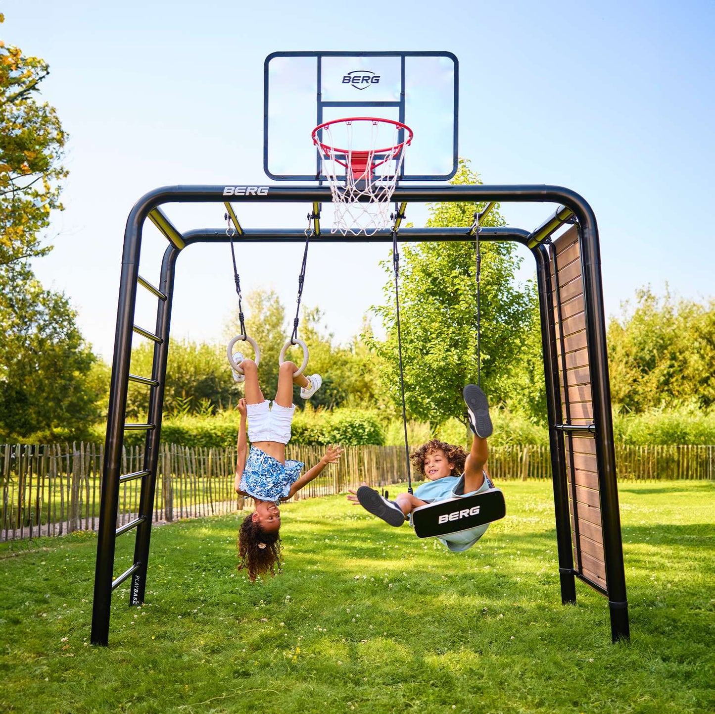BERG PlayBase Medium Horizontal Bar/High Bar with Wooden Swing Seat &amp; Trapeze 