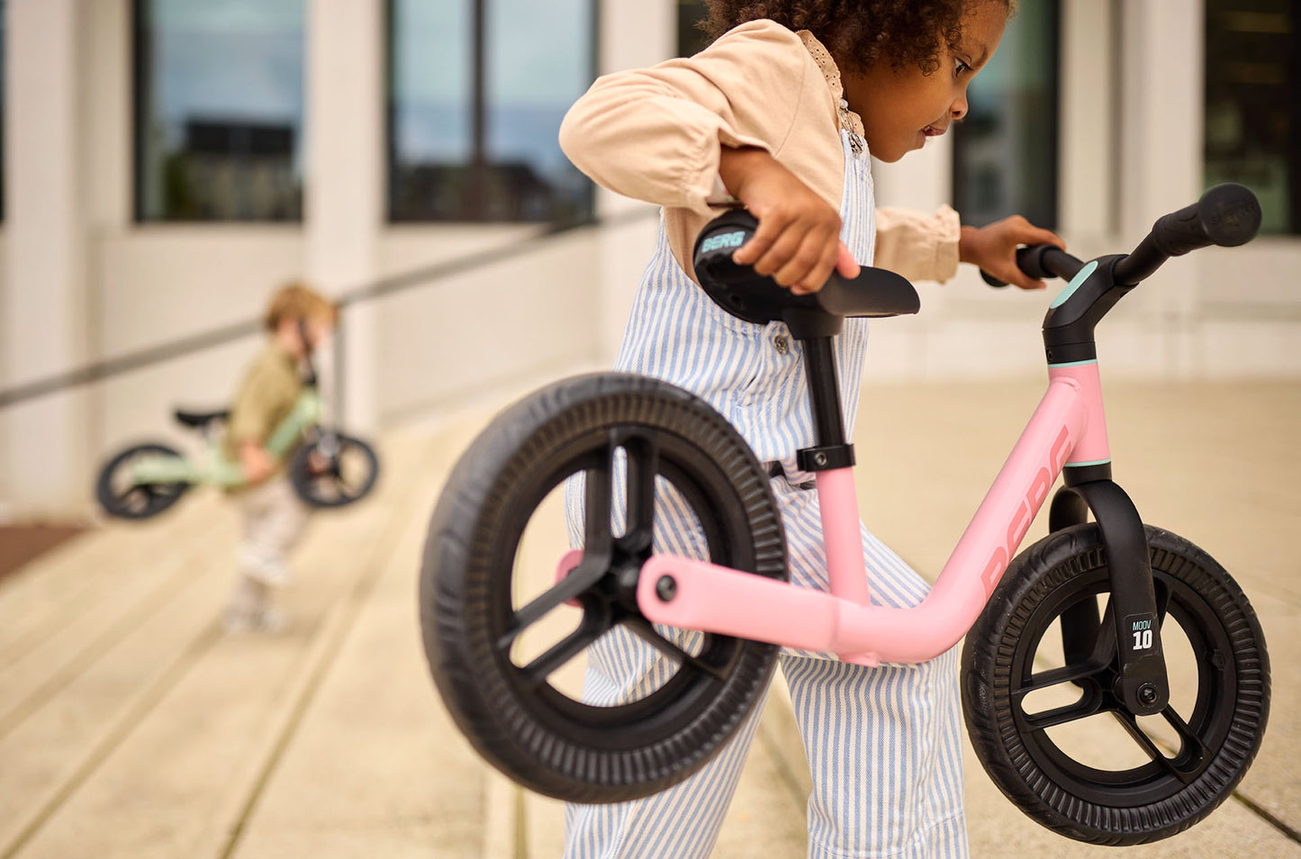 BERG Moov 10 Laufrad für Kleinkinder pink