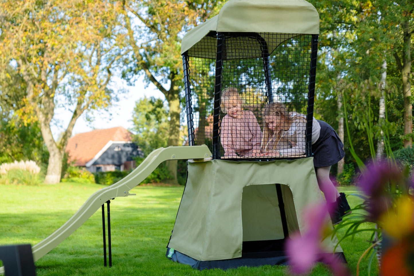 EXIT Ivy Spielturm mit Rutsche für Kinder