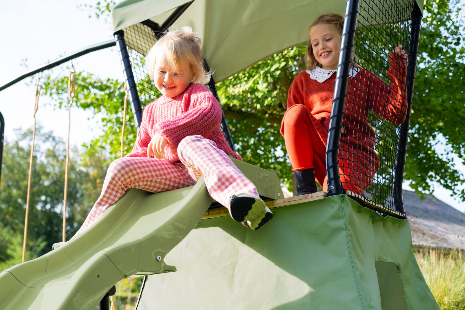 EXIT Ivy Spielturm mit Rutsche und Doppelschaukel Kinder