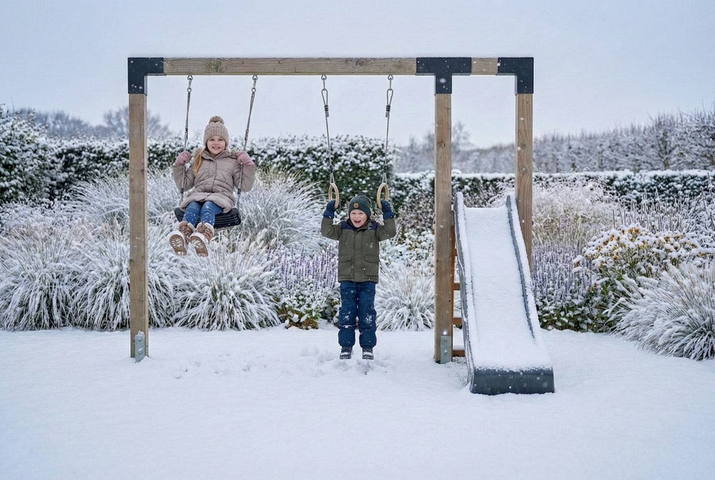 EXIT Linea Robust 110 Holzschaukel mit Rutsche und Turnringen