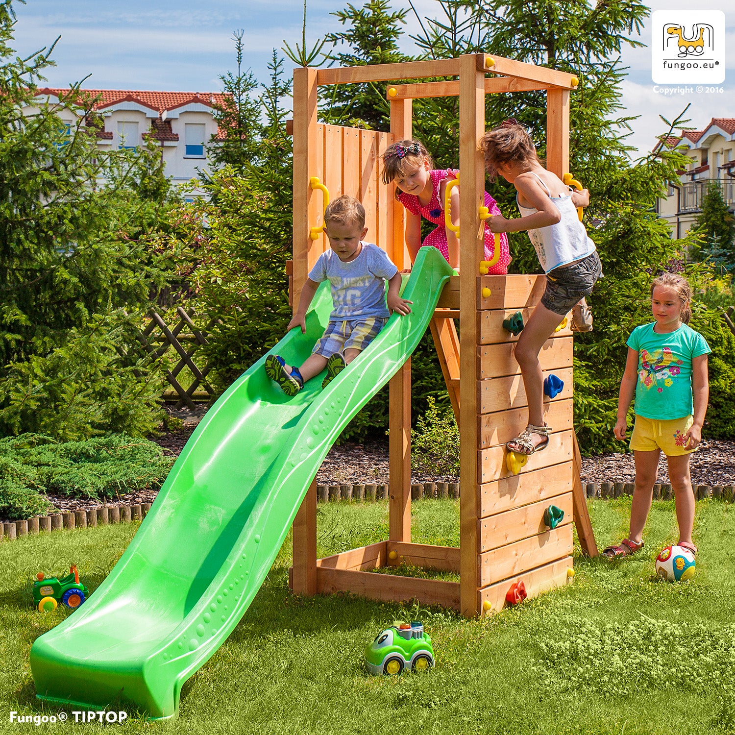 Spielturm TipTop mit Rutsche grün, Holzleiter und Kletterwand