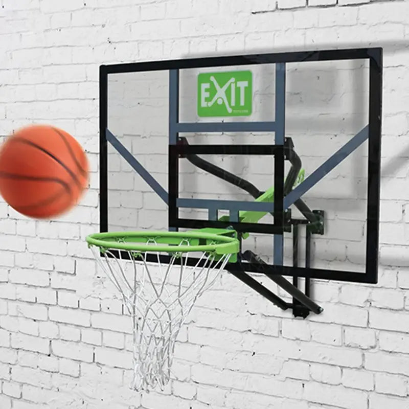 EXIT Galaxy Basketballkorb zur Wandmontage mit transparentem Brett und grünem Ring an einer weißen Ziegelwand