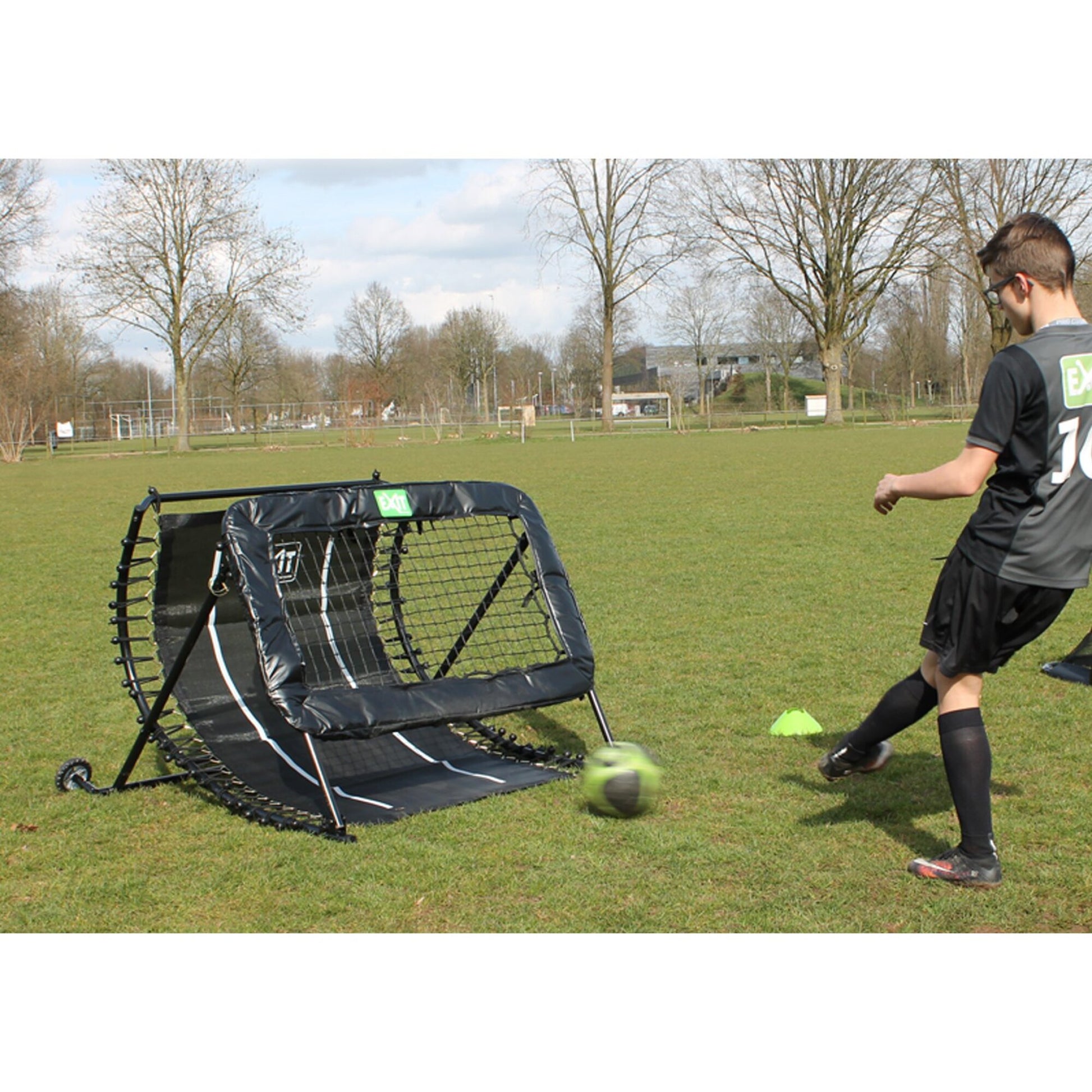 Exit Kickback Fußball Rebounder Outdoor 1