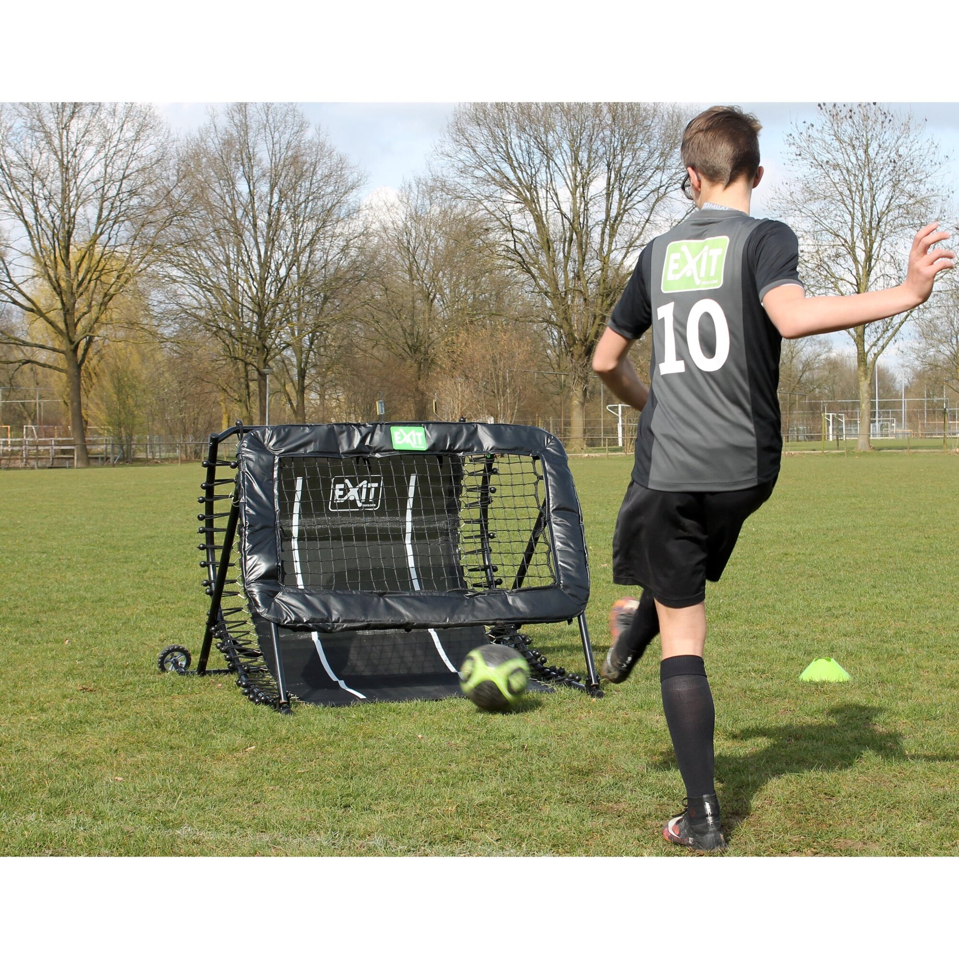 Exit Kickback Fußball Rebounder Outdoor 2